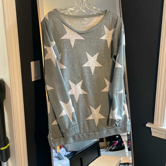 Green top with Stars l LG - Picture 1 of 5